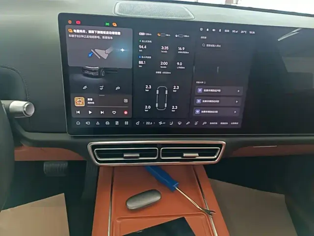 Li Auto L8 — Фото автомобиля 12