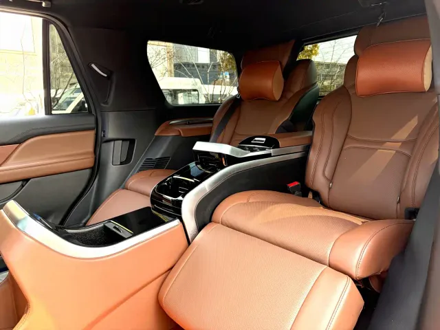 Lincoln Navigator — Фото автомобиля 10