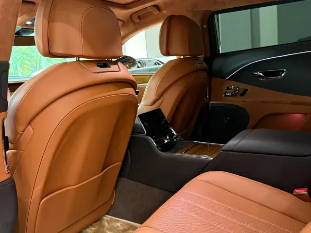 Bentley Flying Spur 2021 4.0T V8 Standard Version — Фото автомобиля 9