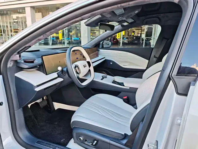 Geely Galaxy E8 — Фото автомобиля 10
