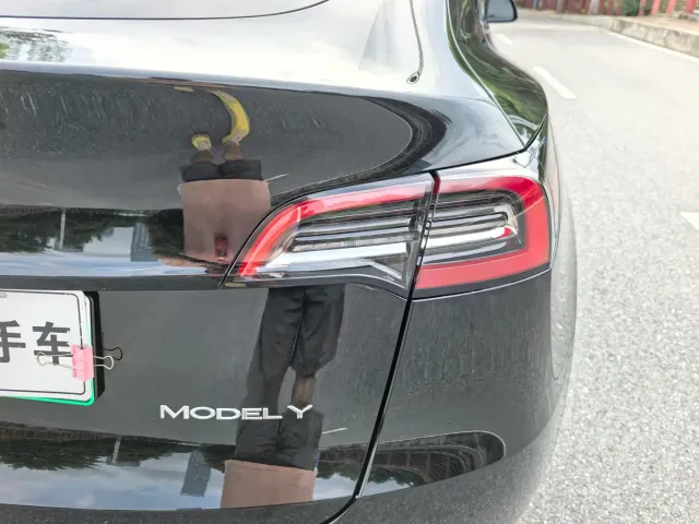 Tesla Model Y — Фото автомобиля 15