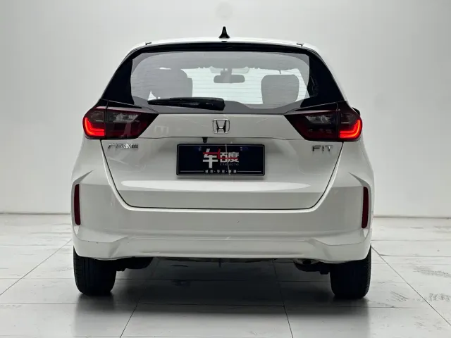 Honda Fit — Фото автомобиля 5