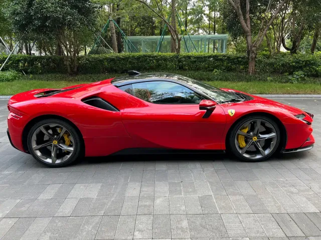 Ferrari SF90 — Фото автомобиля 8