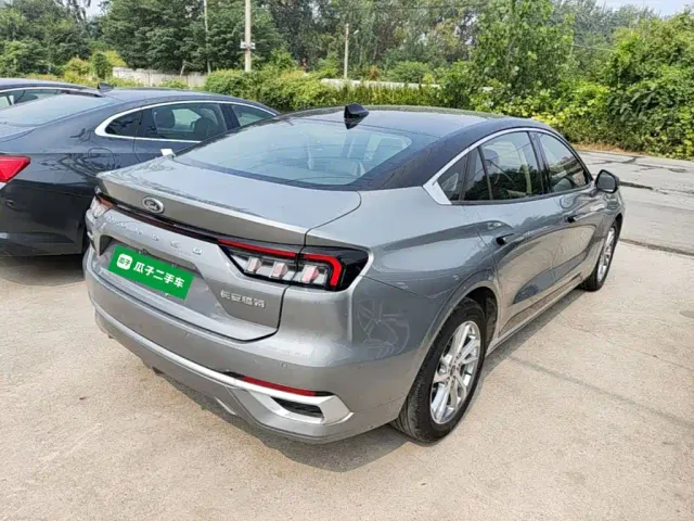 Ford Mondeo — Фото автомобиля 6