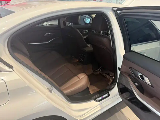 BMW 3 Series — Фото автомобиля 10