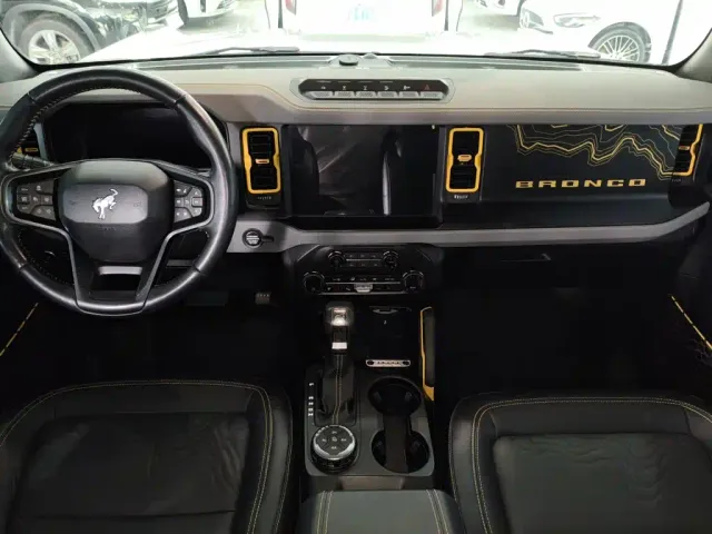 Ford Bronco — Фото автомобиля 11