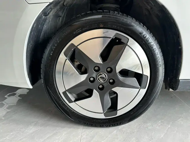 Dongfeng Fengshen E70 — Фото автомобиля 14