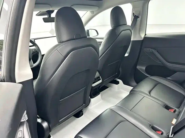 Tesla Model Y — Фото автомобиля 5
