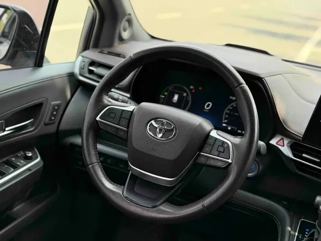 Toyota Sienna — Фото автомобиля 5