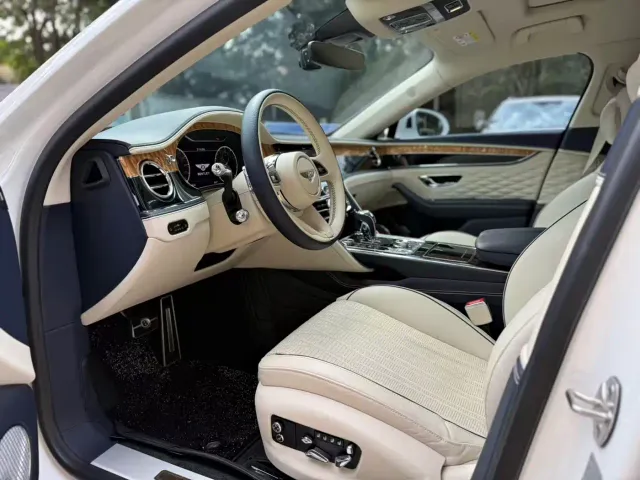 Bentley Flying Spur — Фото автомобиля 4