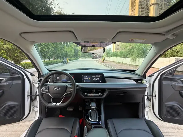 Ford Escort — Фото автомобиля 5
