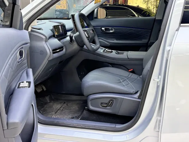 Geely Galaxy Starship 7 EM-i — Фото автомобиля 4