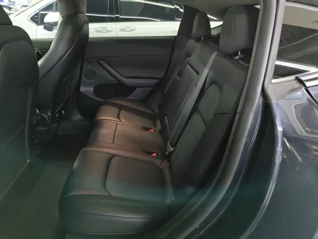 Tesla Model Y — Фото автомобиля 16
