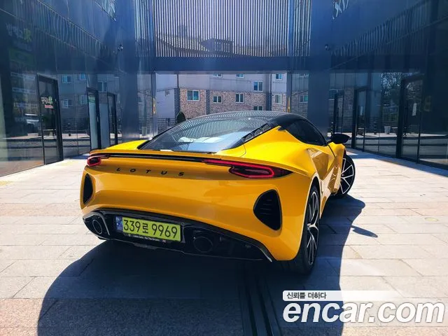 Lotus Emira — Фото автомобиля 3