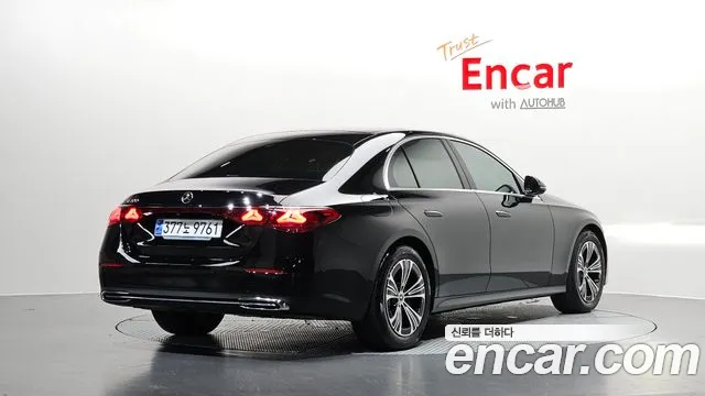 Mercedes-Benz E-Class — Фото автомобиля 2