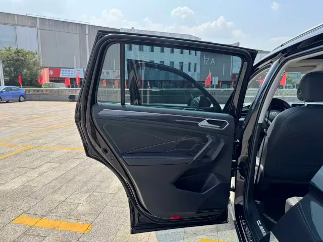Volkswagen Tiguan L — Фото автомобиля 14