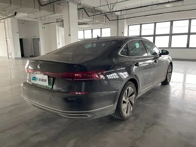 Volkswagen Passat — Фото автомобиля 6