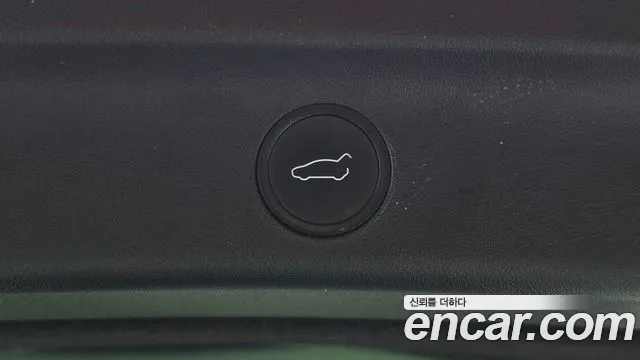 Tesla Model Y — Фото автомобиля 23
