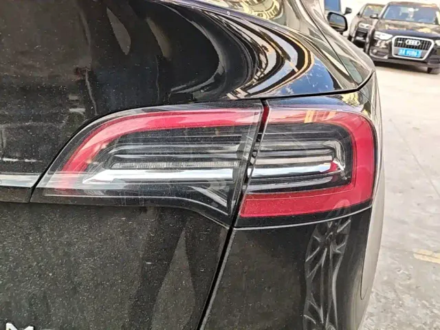 Tesla Model Y — Фото автомобиля 7
