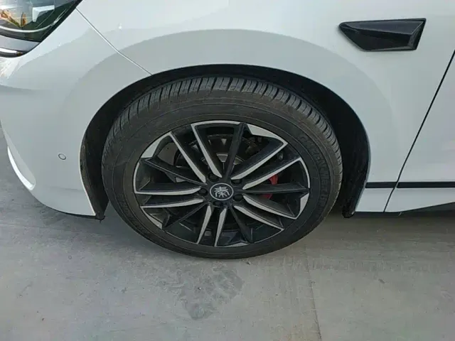 BYD Qin L — Фото автомобиля 22