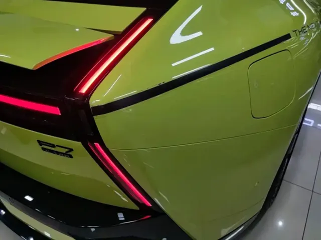 XPeng XPeng P7 2025 Base Model — Фото автомобиля 7