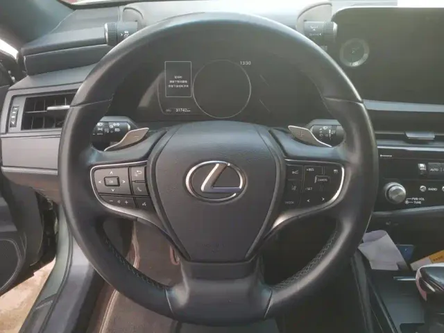 Lexus ES — Фото автомобиля 14