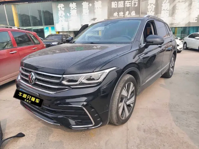 Фотография автомобиля — Volkswagen Tiguan L