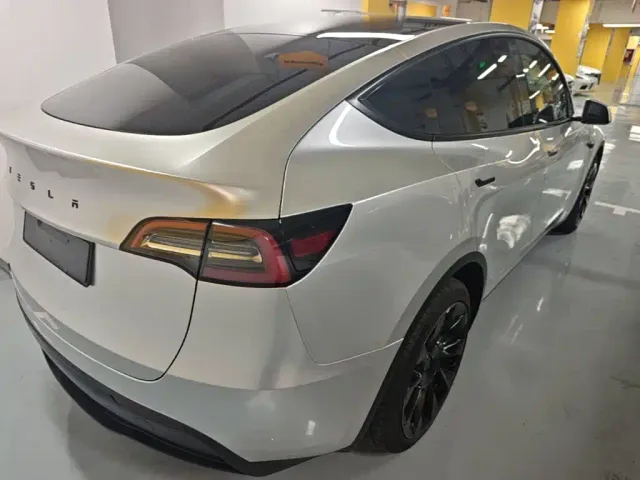 Tesla Model Y — Фото автомобиля 6