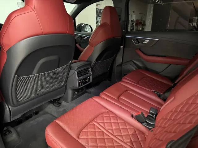Audi SQ7 — Фото автомобиля 7