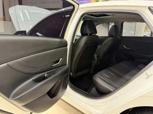 Hyundai Elantra — Фото автомобиля 17