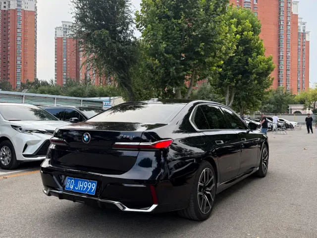 BMW 7 Series — Фото автомобиля 19