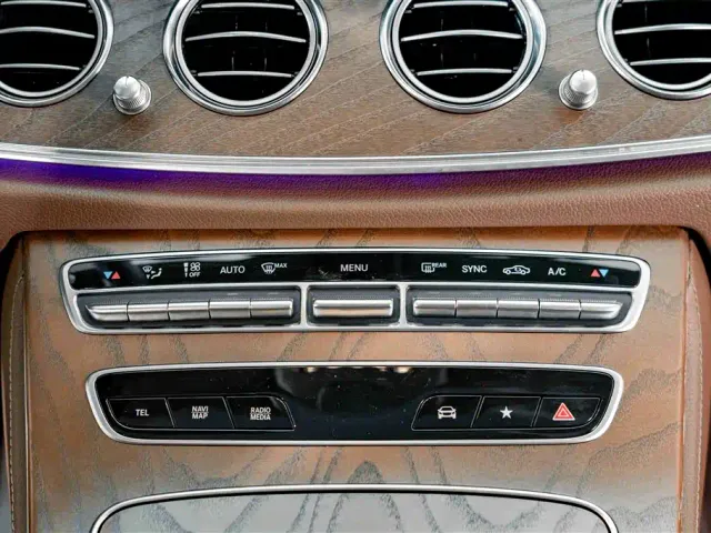 Mercedes-Benz E-Class — Фото автомобиля 11