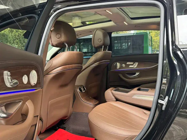 Mercedes-Benz E-Class — Фото автомобиля 11