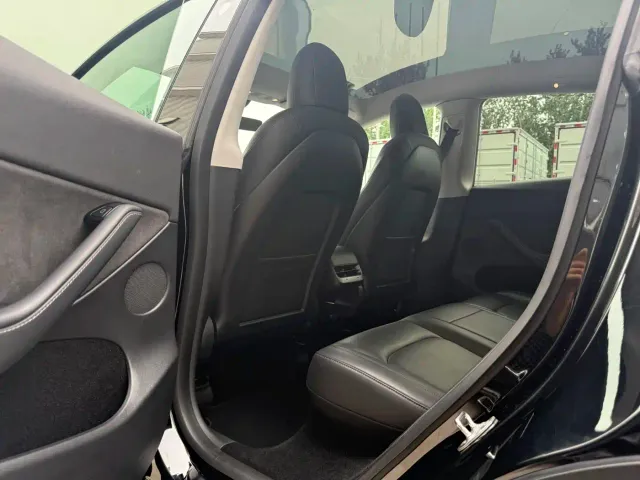 Tesla Model Y — Фото автомобиля 5