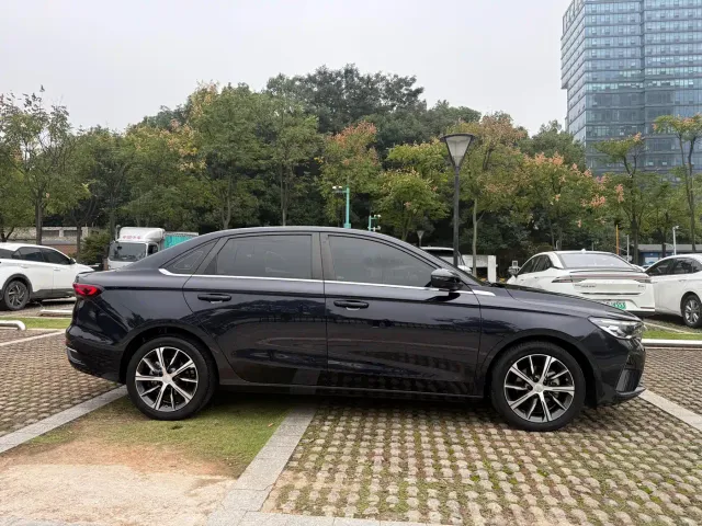 Geely Emgrand — Фото автомобиля 4
