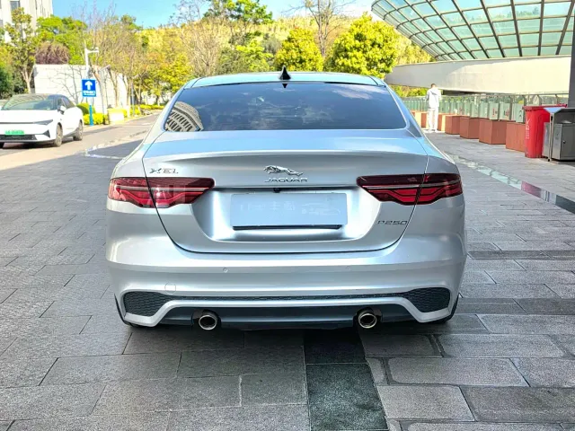 Jaguar XEL — Фото автомобиля 5