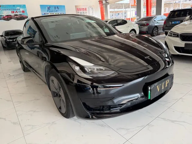 Tesla Model 3 — Фото автомобиля 3