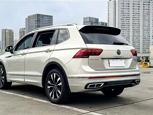 Volkswagen Tiguan L — Фото автомобиля 3