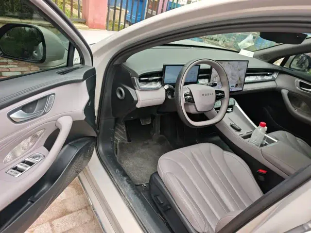 Roewe M7 DMH — Фото автомобиля 13