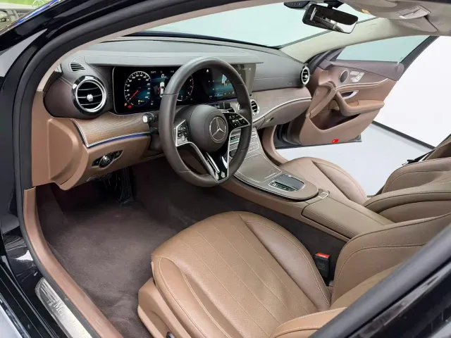 Mercedes-Benz E-Class — Фото автомобиля 2