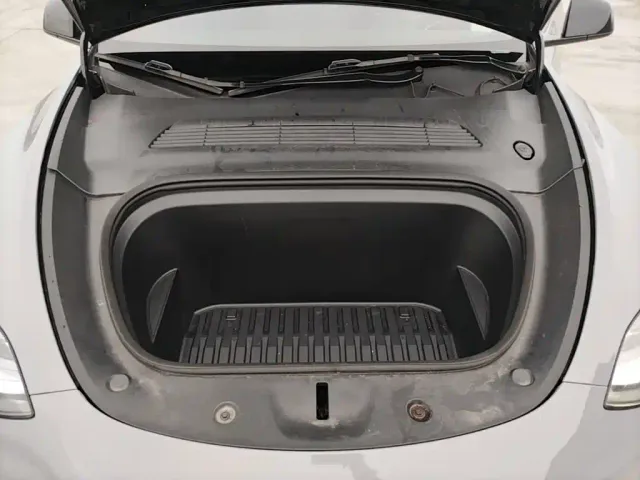 Tesla Model Y — Фото автомобиля 19