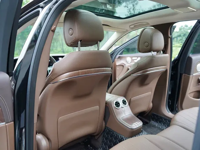 Mercedes-Benz E-Class — Фото автомобиля 12