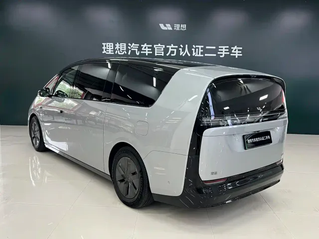 Li Auto MEGA — Фото автомобиля 18