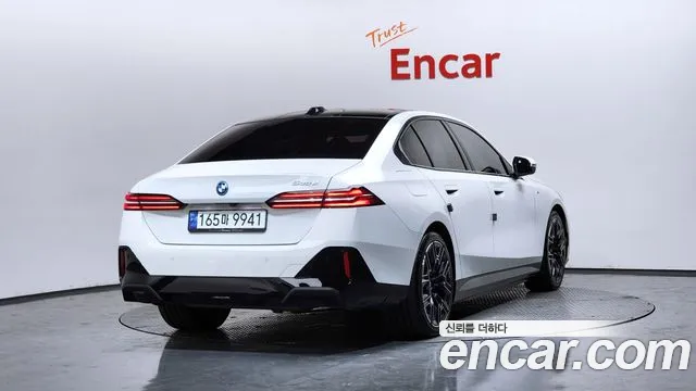 BMW 5 Series G60 — Фото автомобиля 2