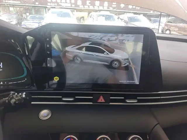 Hyundai Elantra — Фото автомобиля 12