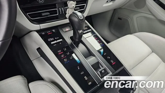 Porsche Macan — Фото автомобиля 12