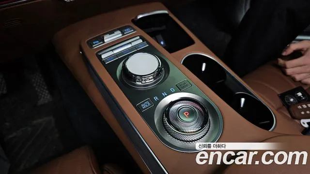 Genesis GV70 2.5T Бензин AWD — Фото автомобиля 8