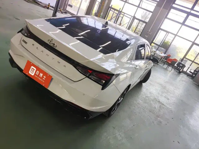 Hyundai Elantra — Фото автомобиля 4