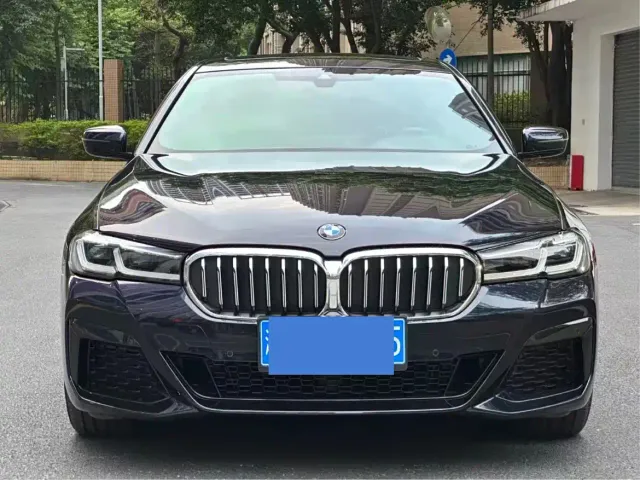 Фотография автомобиля — BMW 5 Series