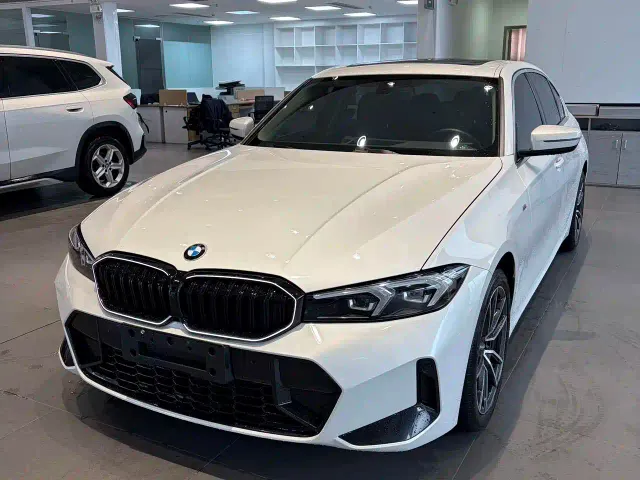 Фотография автомобиля — BMW 3 Series
